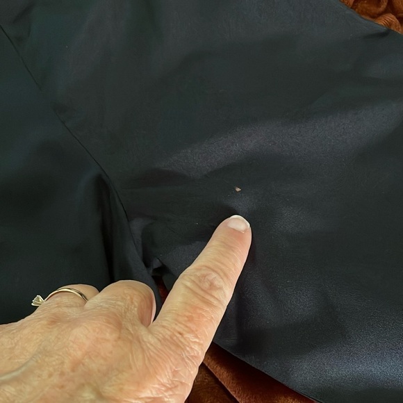 Banana Republic Long-Sleeved, key whole Neck Navy Blue Blouse button cuff size L - Picture 5 of 14